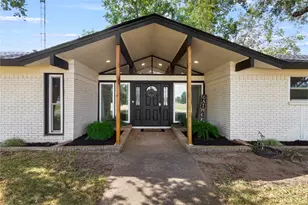 221 Laurel Ln, Fairfield, TX 75840 - Photo 1