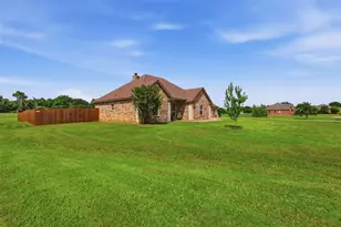 2425 Pecan Springs Rd, Cleburne, TX 76031 - Photo 5