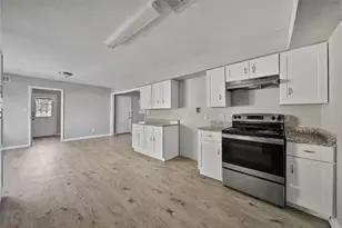 10071 Woodhollow Dr, Conroe, TX 77385 - Photo 5