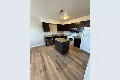 327 SE 3rd Street #202, Grand Prairie, TX 75051 - Photo 5