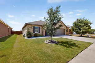 300 Concho River Dr, Glenn Heights, TX 75154 - Photo 3