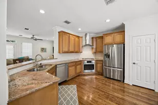 3610 Gillespie St, Dallas, TX 75219 - Photo 3