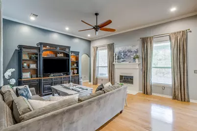 910 Royal Court, Burleson, TX 76028 - Photo 9