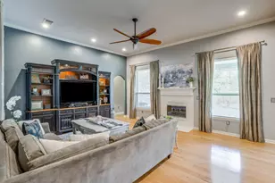 910 Royal Ct, Burleson, TX 76028 - Photo 9