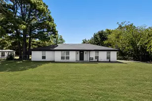102 Amy Ct, Burleson, TX 76028 - Photo 1