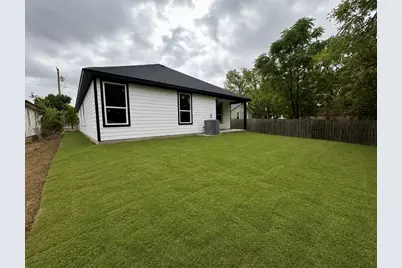 525 NW 17th Street, Grand Prairie, TX 75050 - Photo 13