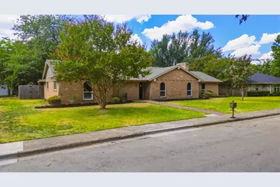 122 Meadowbrook Drive, DeSoto, TX 75115 - Photo 3