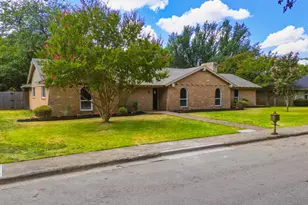 122 Meadowbrook Dr, DeSoto, TX 75115 - Photo 3