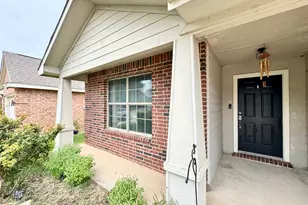 2812 Park Pl Dr, Grand Prairie, TX 75052 - Photo 3