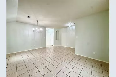2812 Park Place Drive, Grand Prairie, TX 75052 - Photo 9