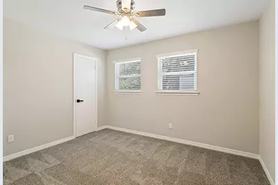 725 Hawthorne Lane, Grand Prairie, TX 75052 - Photo 17