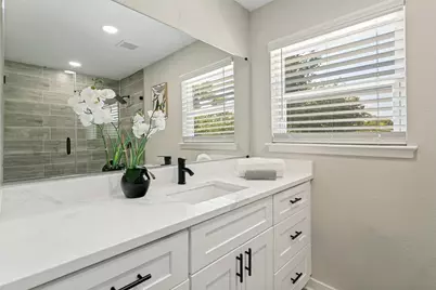 725 Hawthorne Lane, Grand Prairie, TX 75052 - Photo 21