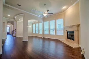 7124 Isle Royal Ln, Irving, TX 75063 - Photo 3