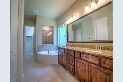 7124 Isle Royal Lane, Irving, TX 75063 - Photo 13