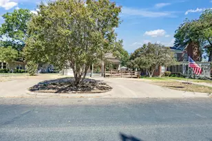 504 W Knox St, Ennis, TX 75119 - Photo 39