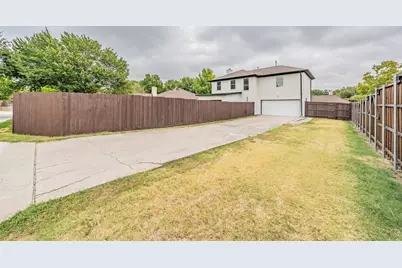 802 Azalia Drive, Lewisville, TX 75067 - Photo 5