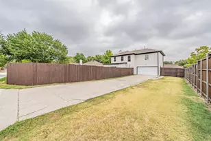 802 Azalia Dr, Lewisville, TX 75067 - Photo 5