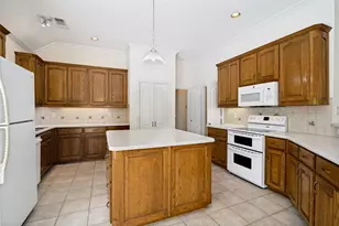 2426 Club Creek Blvd, Garland, TX 75043 - Photo 9