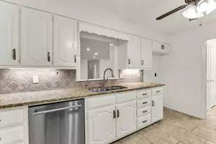 705 Poage Dr, Woodway, TX 76712 - Photo 9