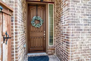 2459 Embleton Dr, Lewisville, TX 75067 - Photo 3