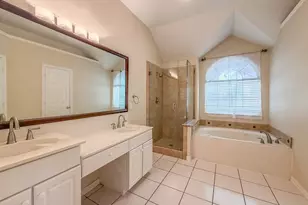 9612 Cliffside Dr, Irving, TX 75063 - Photo 11