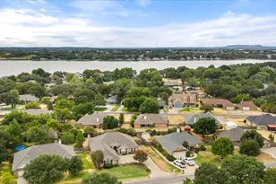 313 Casas Del Norte St, Granbury, TX 76049 - Photo 5