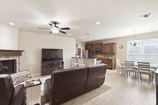 1306 Lauren Ln, Granbury, TX 76048 - Photo 3