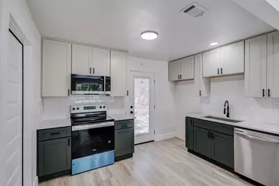 1011 E Alan Avenue, Carrollton, TX 75006 - Photo 7