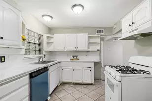 10747 Sandalwood Dr, Dallas, TX 75228 - Photo 9