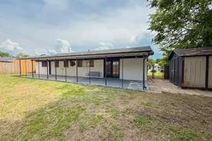 228 Hallbrook Dr, Fort Worth, TX 76134 - Photo 27