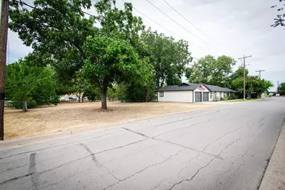 104 S Hawthorne Street, Granbury, TX 76048 - Photo 25