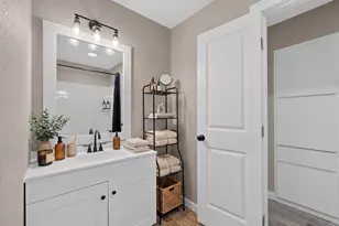 926 SE 3rd St, Grand Prairie, TX 75051 - Photo 13