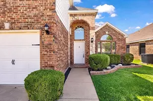 11208 Whispering Brook Ln, Fort Worth, TX 76140 - Photo 3