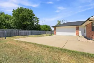 6922 Sayle St, Greenville, TX 75402 - Photo 25