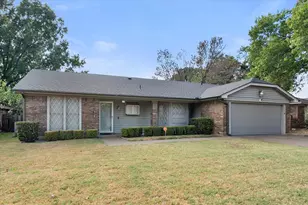 729 NW Charlyne Dr, Burleson, TX 76028 - Photo 3