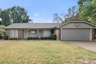 729 NW Charlyne Dr, Burleson, TX 76028 - Photo 1