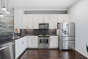 644 E Bluff St, Fort Worth, TX 76102 - Photo 7
