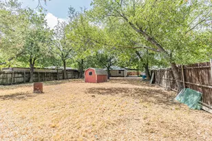 426 NE 29th St, Grand Prairie, TX 75050 - Photo 35