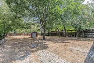 426 NE 29th St, Grand Prairie, TX 75050 - Photo 33