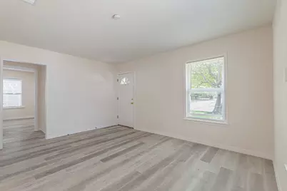 426 NE 29th Street, Grand Prairie, TX 75050 - Photo 5