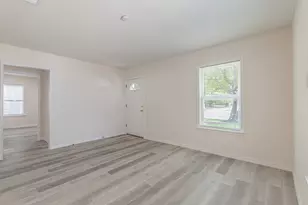 426 NE 29th St, Grand Prairie, TX 75050 - Photo 5
