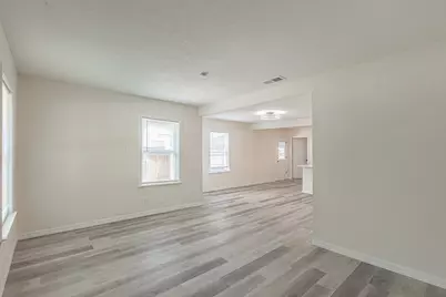 426 NE 29th Street, Grand Prairie, TX 75050 - Photo 3