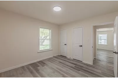 426 NE 29th Street, Grand Prairie, TX 75050 - Photo 19