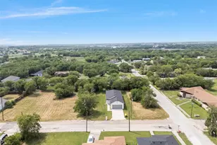 402 Peabody St, Hillsboro, TX 76645 - Photo 17