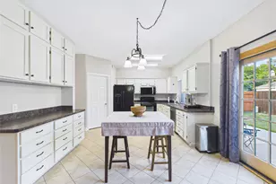 4503 Queenswood Dr, Grand Prairie, TX 75052 - Photo 13