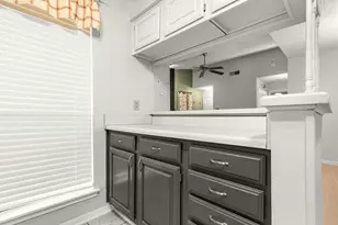 1201 Calico Ln, Arlington, TX 76011 - Photo 11
