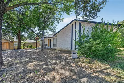 3825 Eugene Court N, Irving, TX 75062 - Photo 3