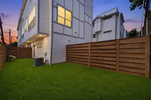 1917 Landon Ln, Dallas, TX 75204 - Photo 3