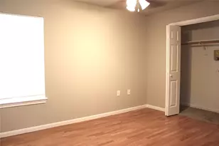 2001 San Antonio St, Grand Prairie, TX 75051 - Photo 17