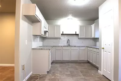 2001 San Antonio Street, Grand Prairie, TX 75051 - Photo 9